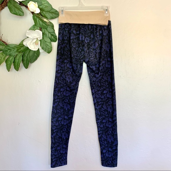 Motherhood Maternity Black & Purple Floral Leggings S - Picture 3 of 8